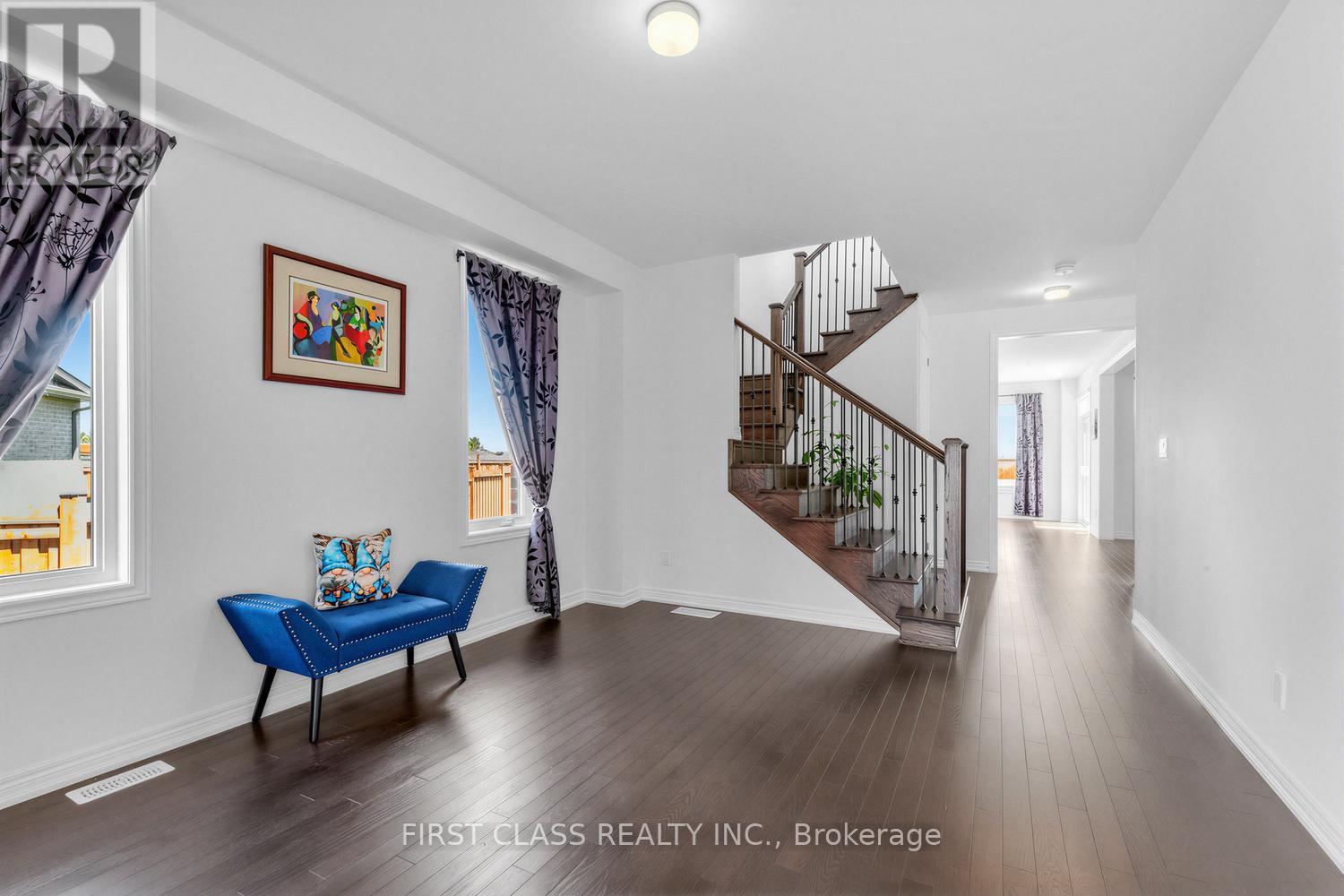 15 Abbey Crescent, Barrie, Ontario  L9J 0W9 - Photo 5 - S13777018
