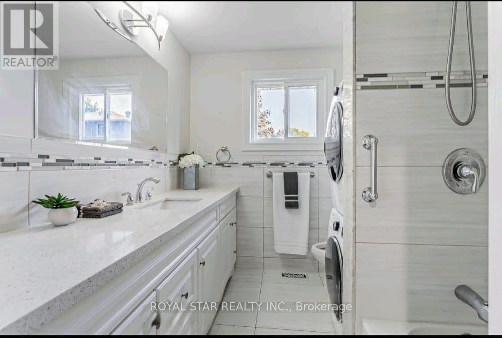 29 Westwood Lane, Richmond Hill, Ontario  L4C 6X4 - Photo 16 - N13768960