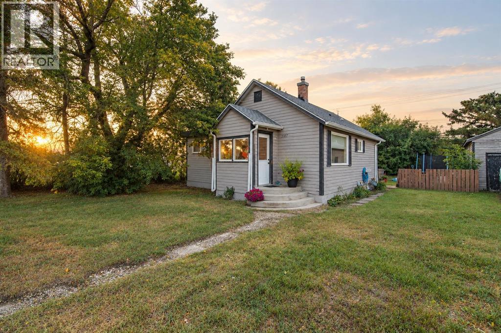 5107 Broadway Avenue, Blackfalds, Alberta  T0M 0J0 - Photo 1 - A2344722