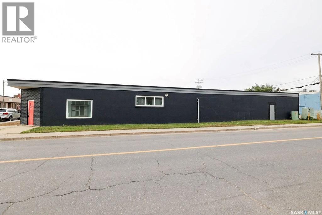 1304 Hamilton Street, Regina, Saskatchewan  S4R 2B5 - Photo 2 - SK034457