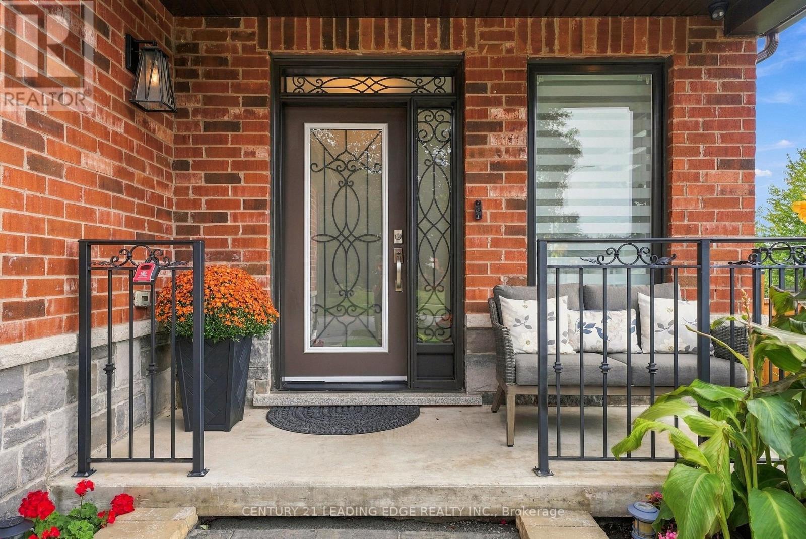 301 Fiddlers Court, Pickering, Ontario  L1V 6P3 - Photo 2 - E13772234