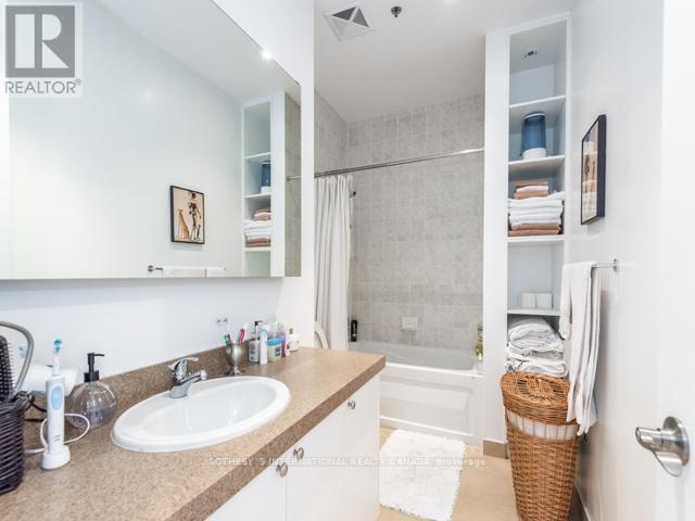 718 - 43 Hanna Avenue, Toronto, Ontario M6K 1X1 - Photo 12 - C13777098