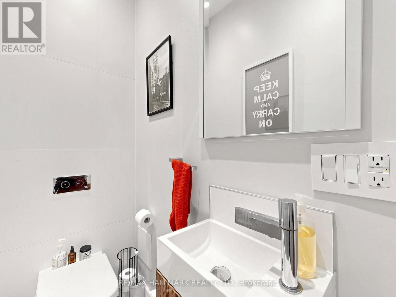 Main/second Floor - 20 Glenfern Avenue, Toronto, Ontario  M4E 1B7 - Photo 11 - E13777056