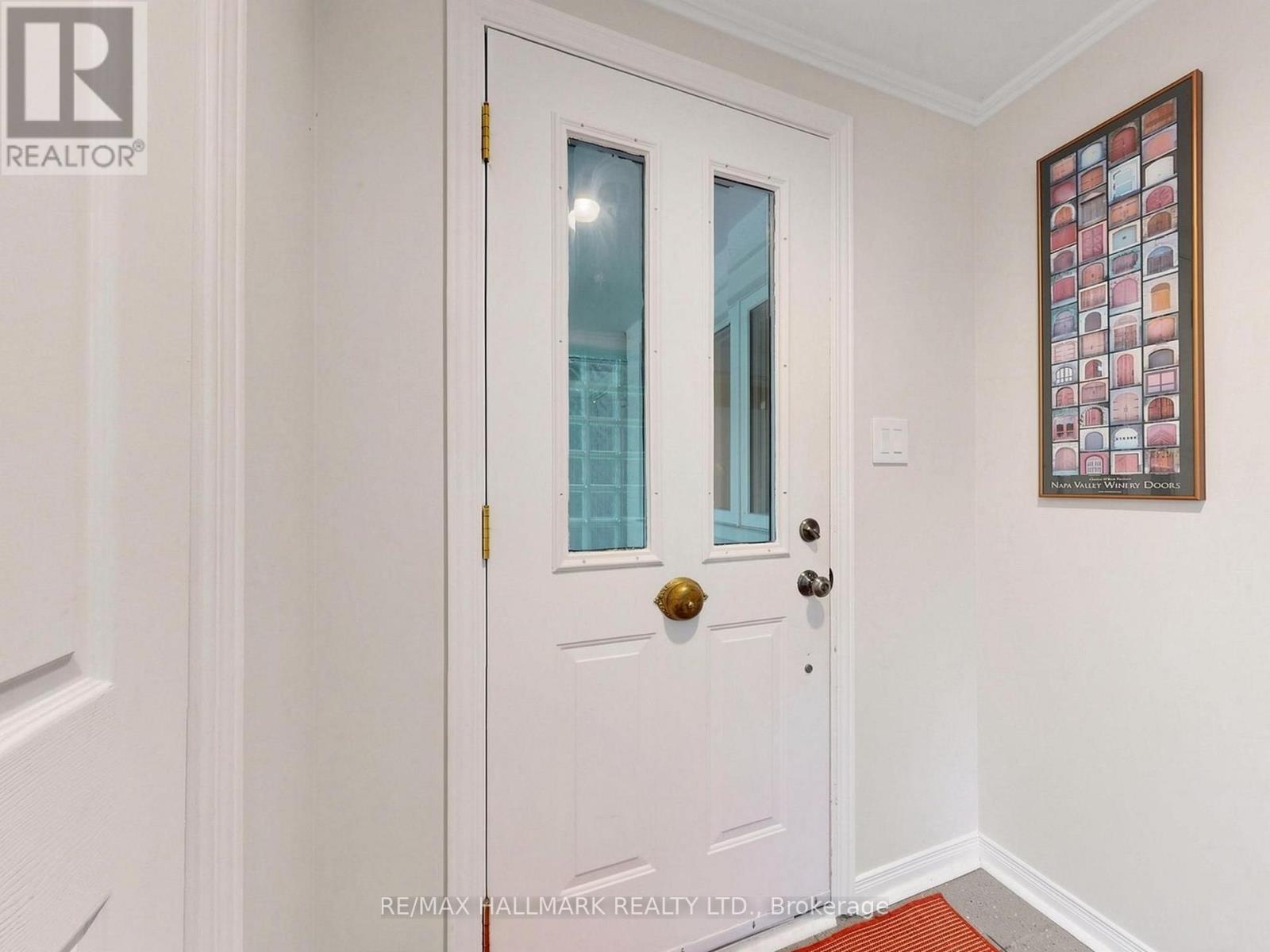 Main/second Floor - 20 Glenfern Avenue, Toronto, Ontario  M4E 1B7 - Photo 12 - E13777056