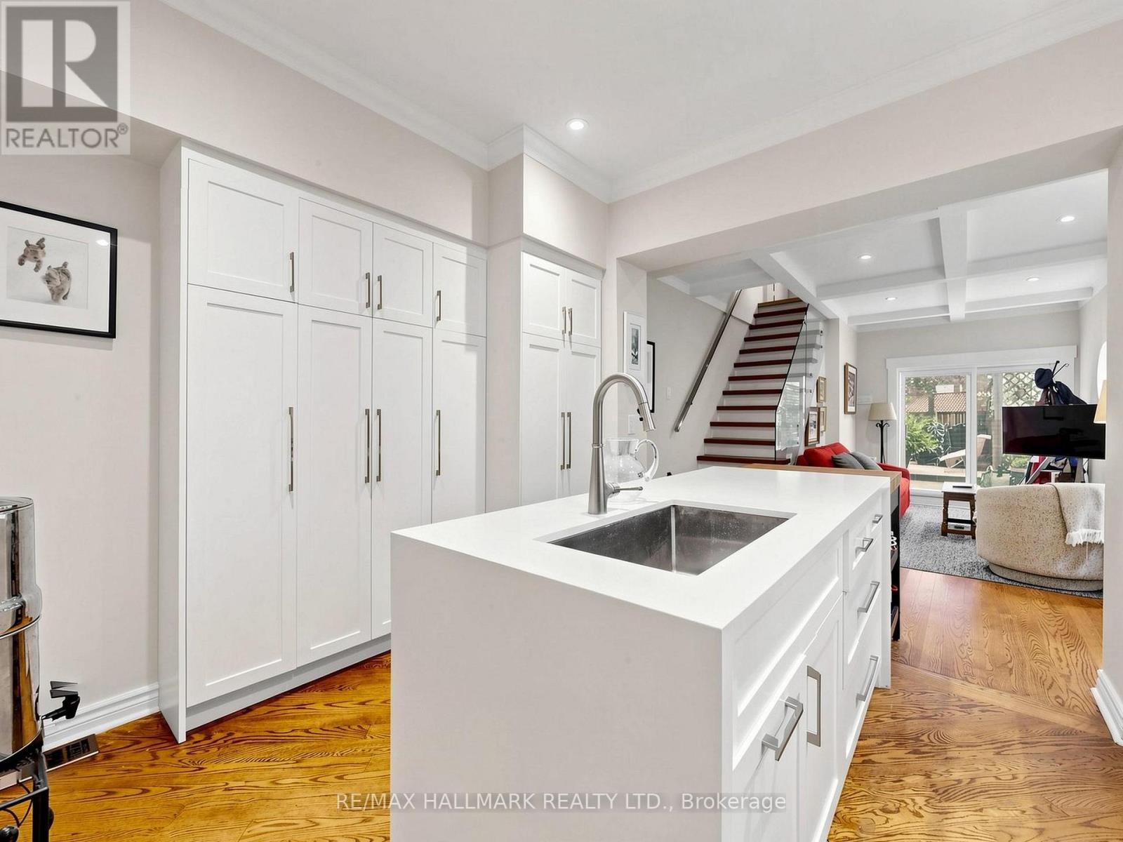 Main/second Floor - 20 Glenfern Avenue, Toronto, Ontario  M4E 1B7 - Photo 15 - E13777056