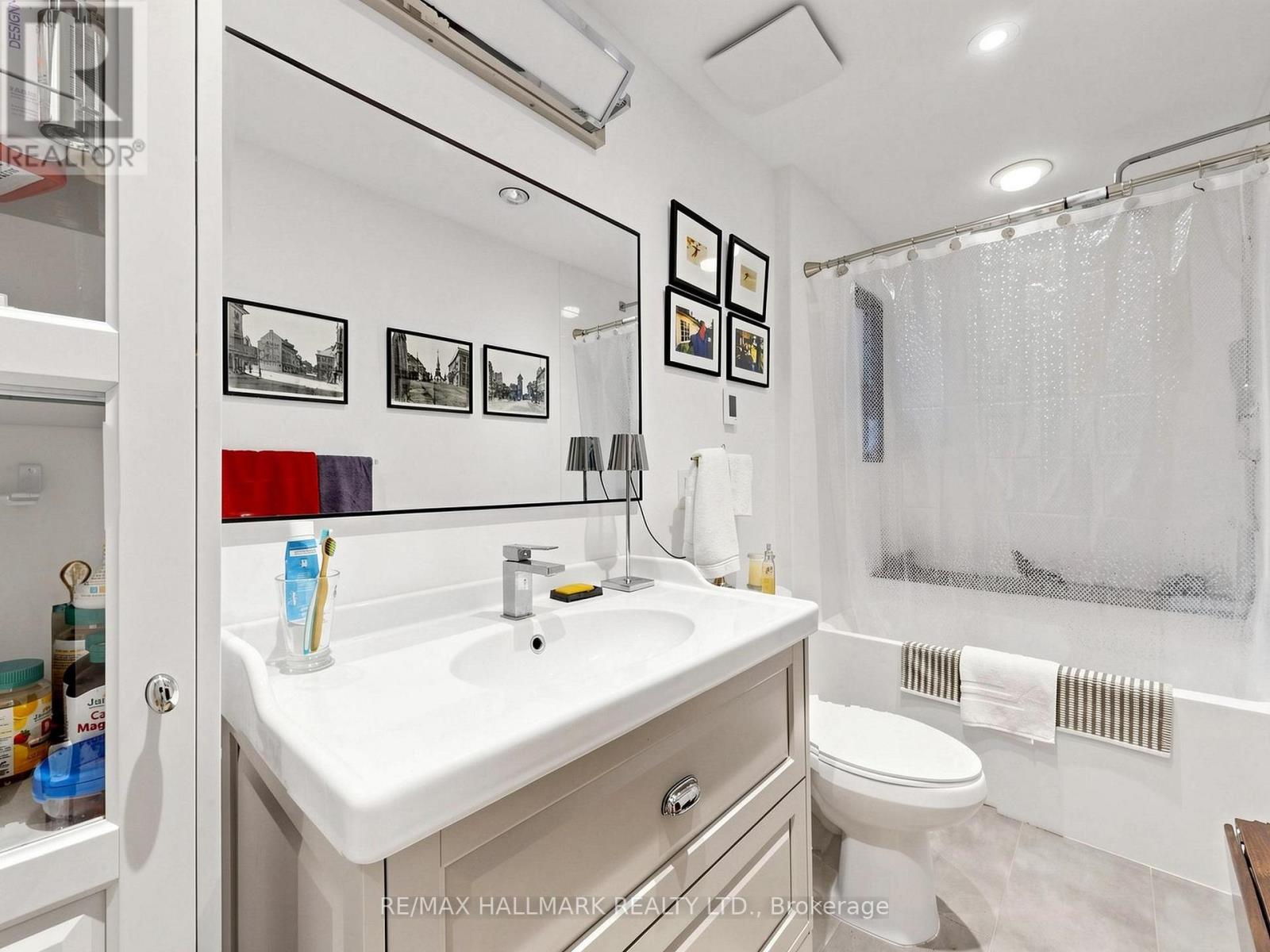 Main/second Floor - 20 Glenfern Avenue, Toronto, Ontario  M4E 1B7 - Photo 23 - E13777056