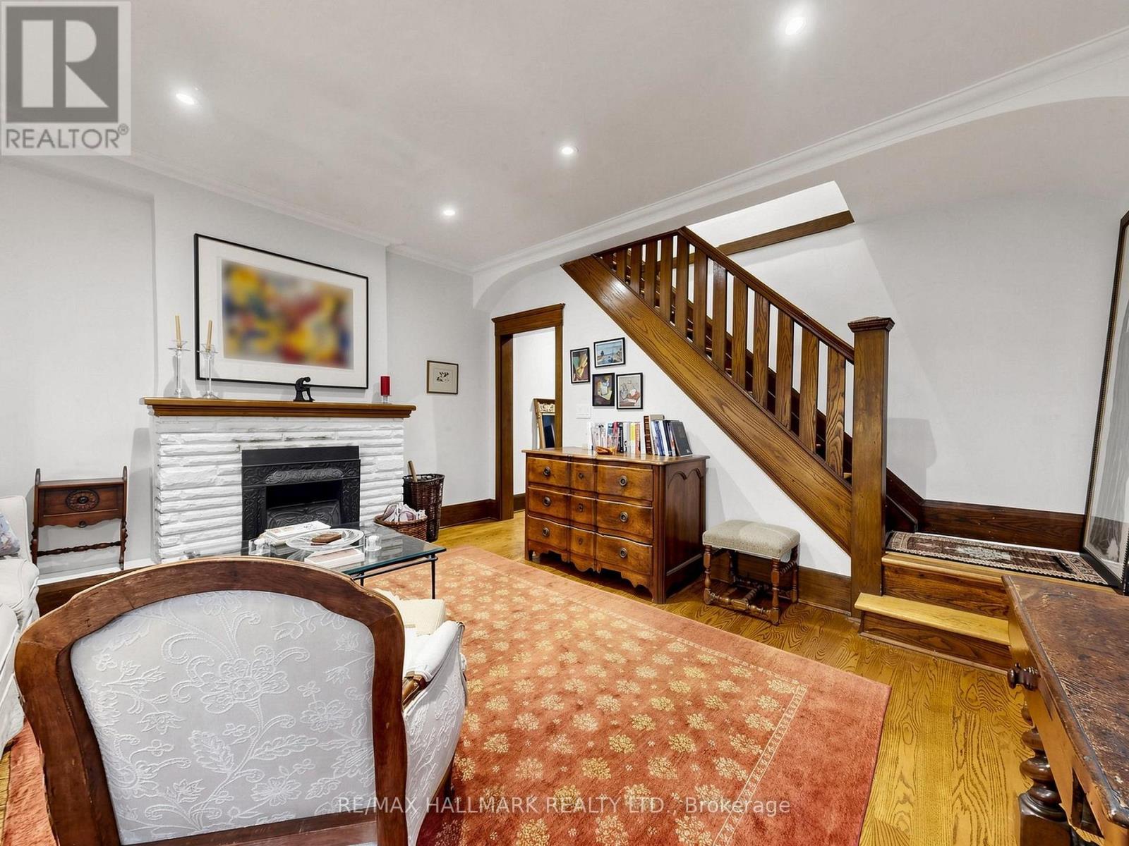 Main/second Floor - 20 Glenfern Avenue, Toronto, Ontario  M4E 1B7 - Photo 6 - E13777056
