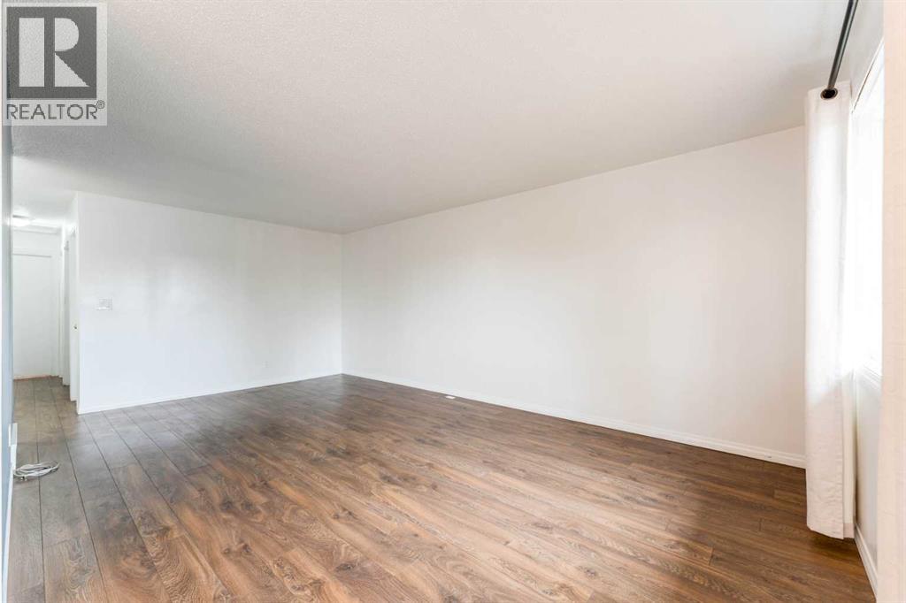 2906 Doverville Crescent SE, Calgary, Alberta  T2B 1T0 - Photo 7 - A2337441