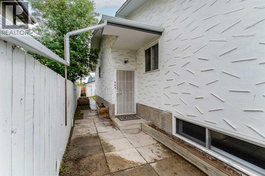 2906 Doverville Crescent SE, Calgary, Alberta  T2B 1T0 - Photo 37 - A2337441