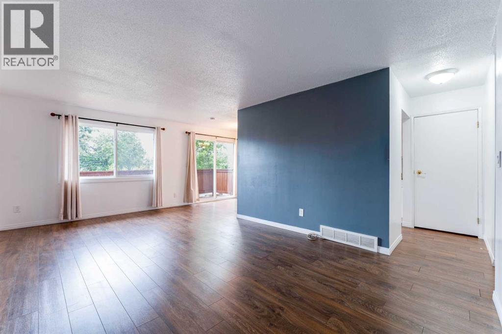 2906 Doverville Crescent SE, Calgary, Alberta  T2B 1T0 - Photo 9 - A2337441