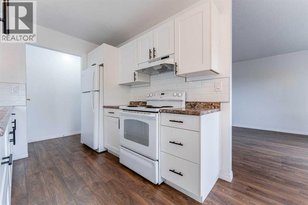 2906 Doverville Crescent SE, Calgary, Alberta  T2B 1T0 - Photo 3 - A2337441