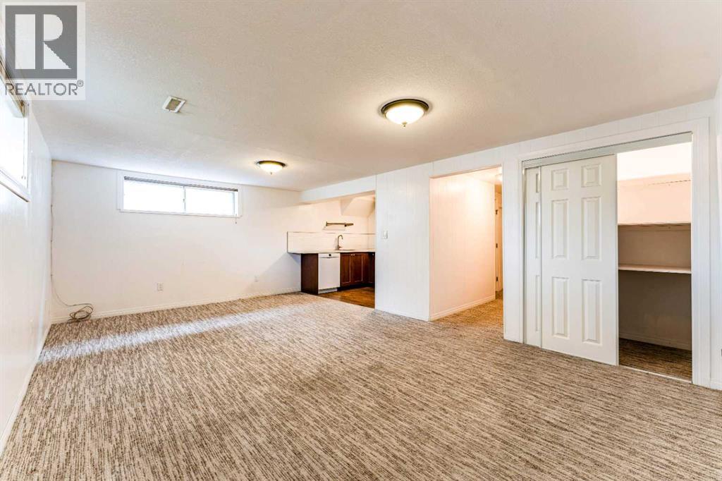 2906 Doverville Crescent SE, Calgary, Alberta  T2B 1T0 - Photo 21 - A2337441