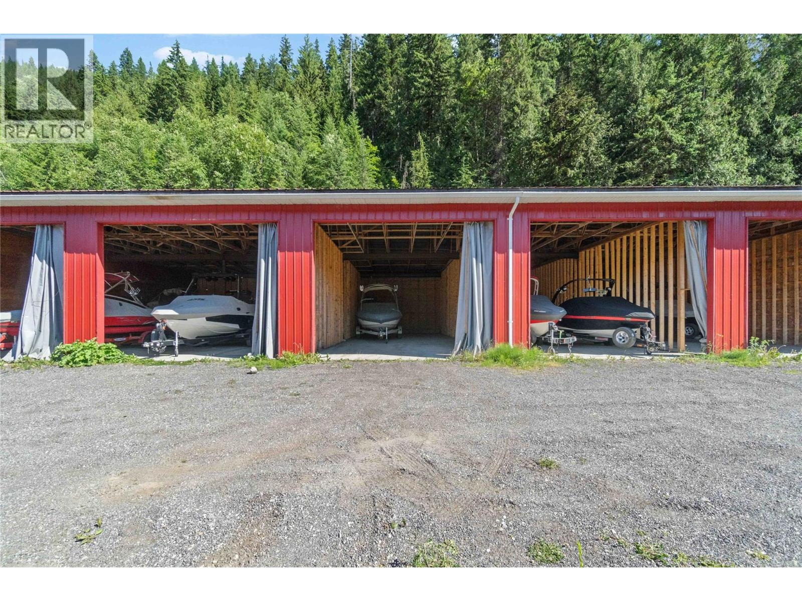 2054 Trans Canada Highway, Sicamous, British Columbia  V0E 2V0 - Photo 16 - 10391320