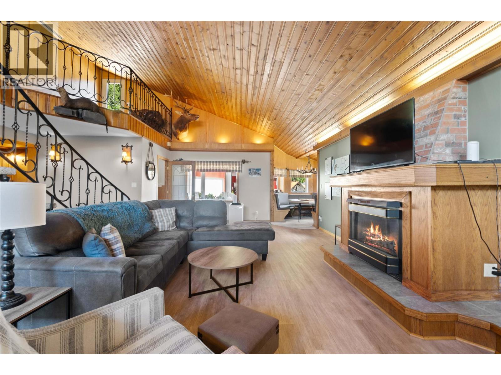 2054 Trans Canada Highway, Sicamous, British Columbia  V0E 2V0 - Photo 33 - 10391320