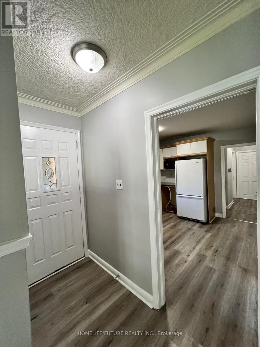 Main - 21 Mackinac Crescent, Toronto, Ontario  M1J 1P8 - Photo 4 - E13777130
