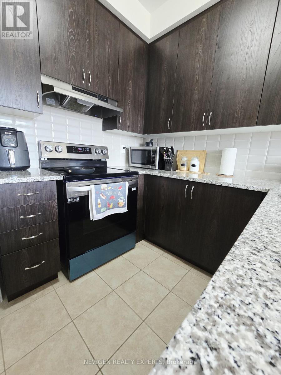 12 Cachia Lane, Ajax, Ontario  L1T 0P8 - Photo 4 - E13777148