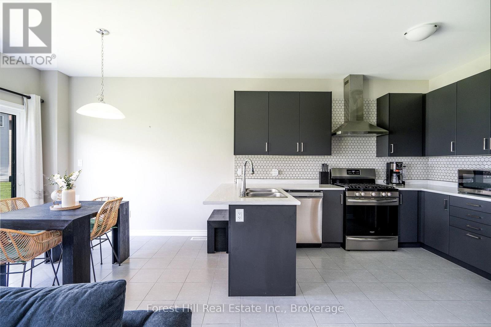 281 Springfield Crescent, Clearview (Stayner), Ontario  L0M 1S0 - Photo 8 - S13777116