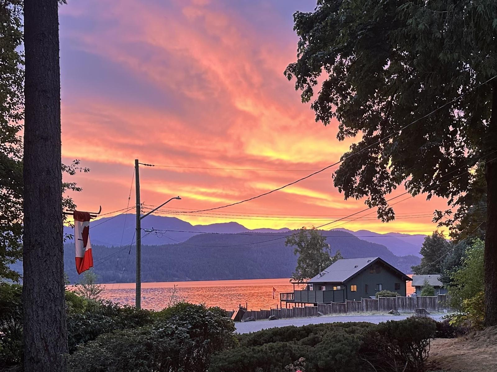 7388 Rockwell Place, Harrison Lake, Harrison Hot Springs, British Columbia  V0M 1A0 - Photo 2 - R3144729