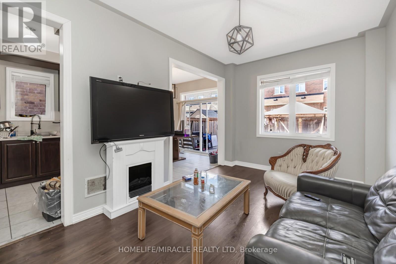 26 Altura Way, Brampton, Ontario  L6P 4A1 - Photo 10 - W13777120