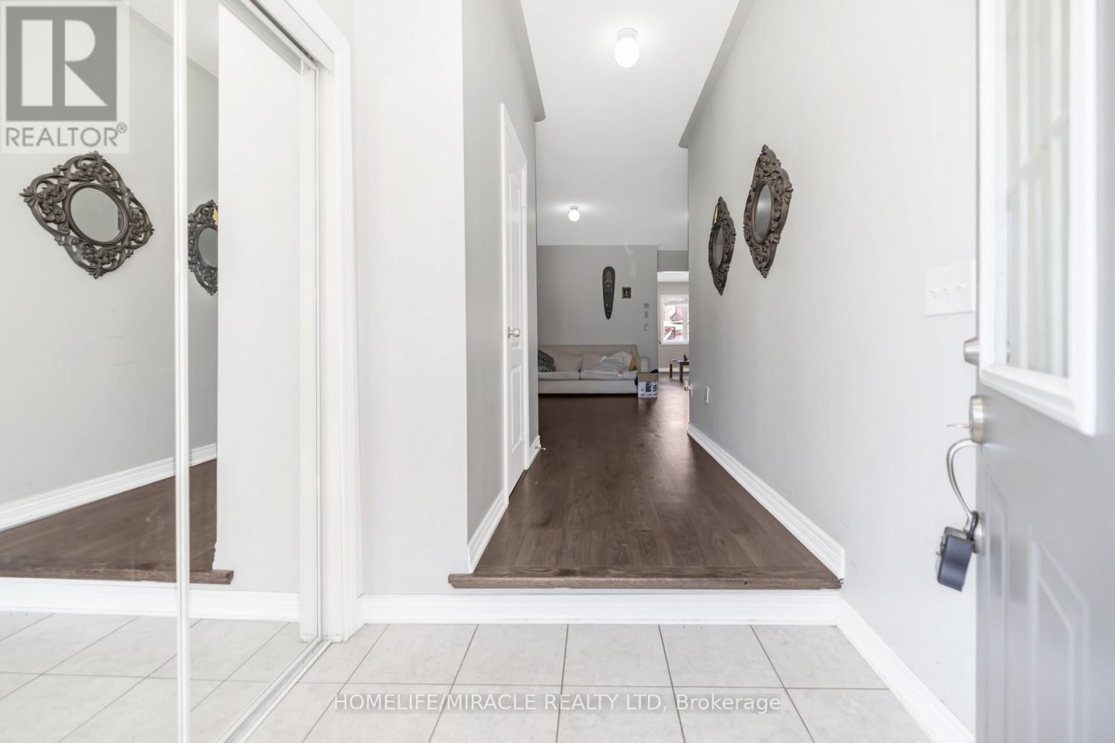 26 Altura Way, Brampton, Ontario  L6P 4A1 - Photo 4 - W13777120