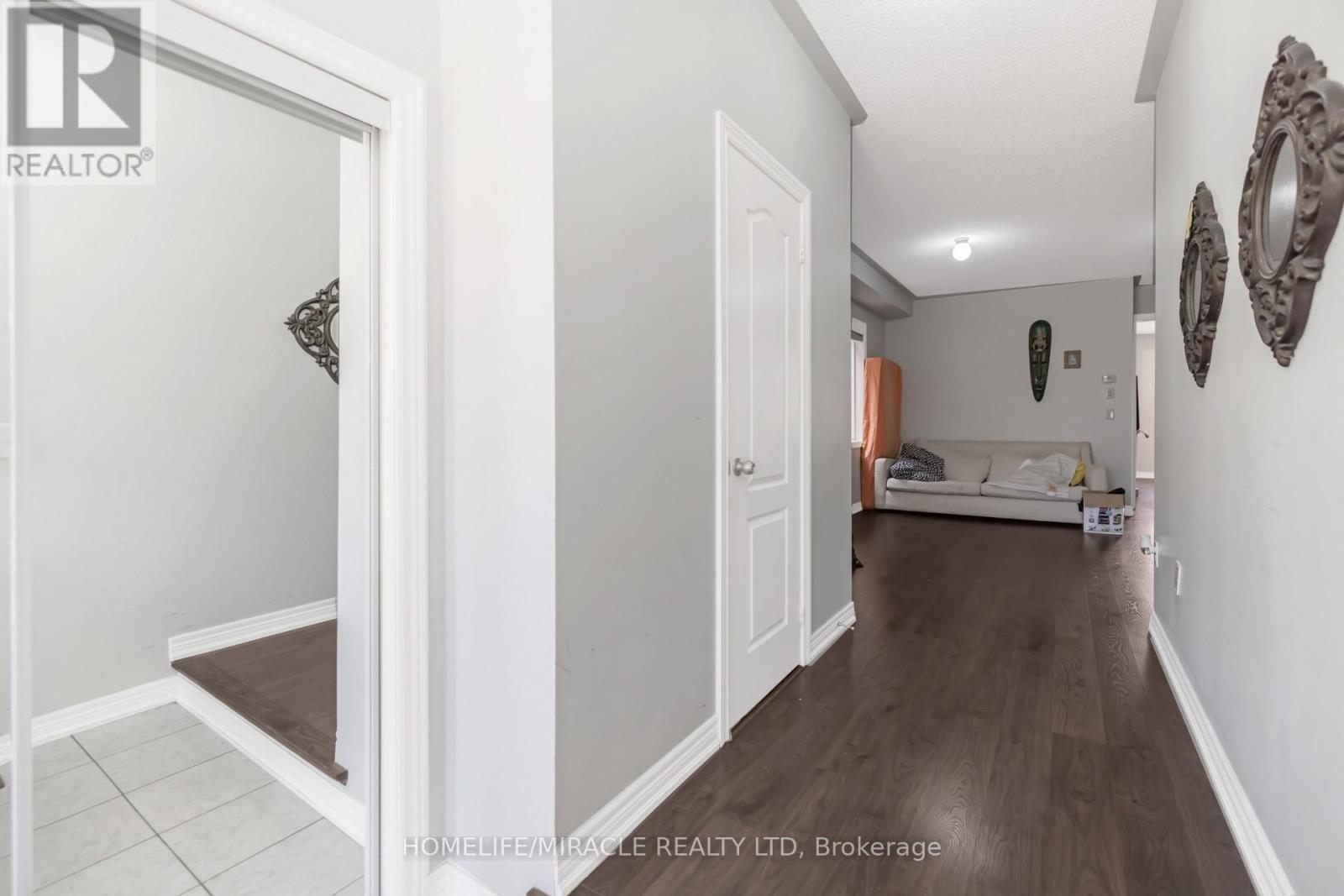 26 Altura Way, Brampton, Ontario  L6P 4A1 - Photo 5 - W13777120