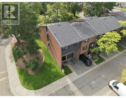 17 - 20 MINEOLA ROAD, Mississauga, Ontario