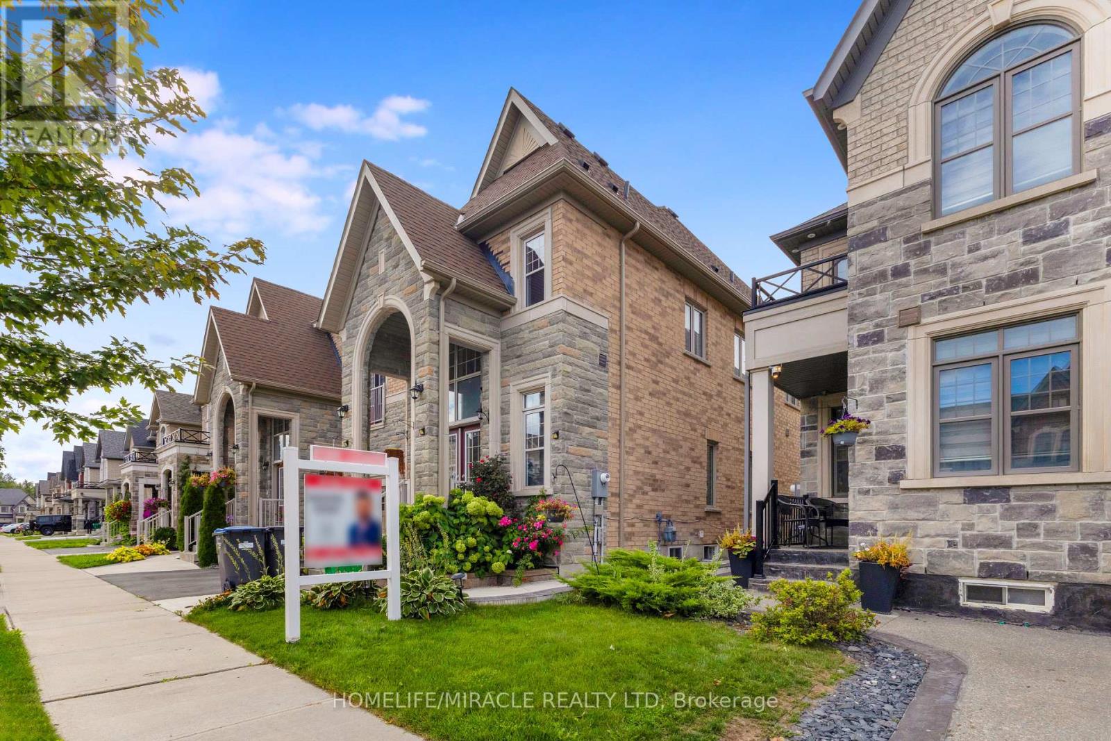 Upper - 106 Dolobram Trail, Brampton, Ontario  L7A 4Y4 - Photo 3 - W13769880