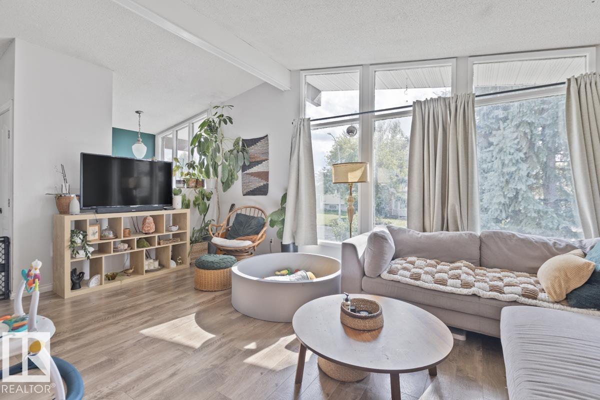 8808 43 AV NW, Edmonton, Alberta