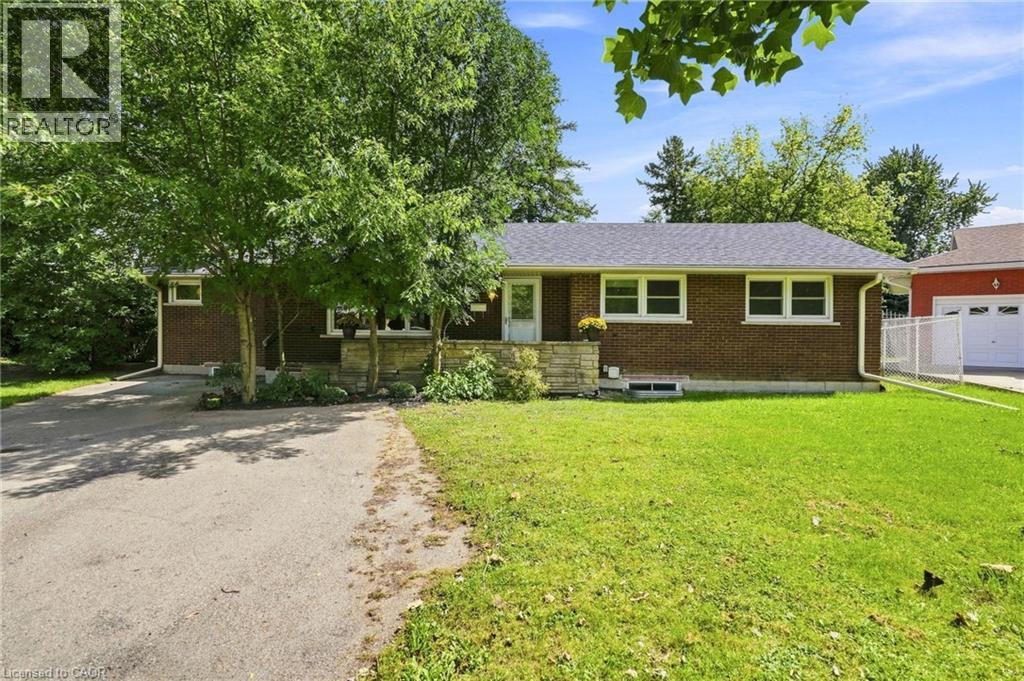 8 EMMING Court, Hamilton, Ontario