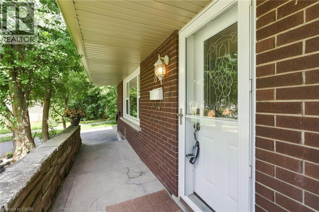 8 Emming Court, Hamilton, Ontario  L9C 4A2 - Photo 4 - 40861930