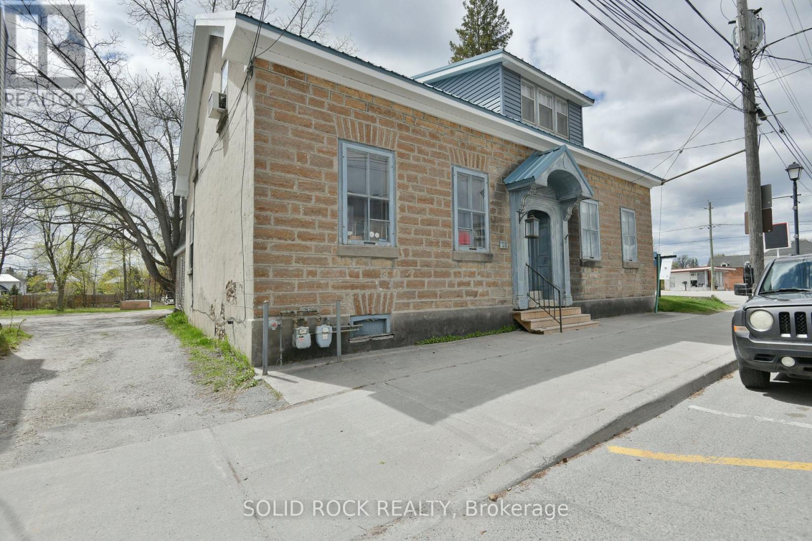 28 Wilson Street W, Perth, Ontario  K7H 2M9 - Photo 1 - X13777152