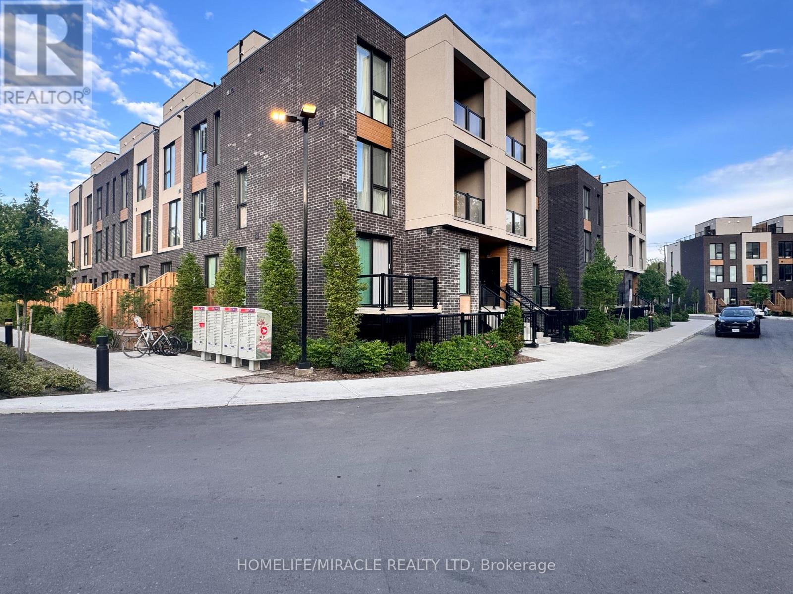 4 - 176 Clonmore Drive, Toronto, Ontario  M1N 1Y1 - Photo 3 - E13777210