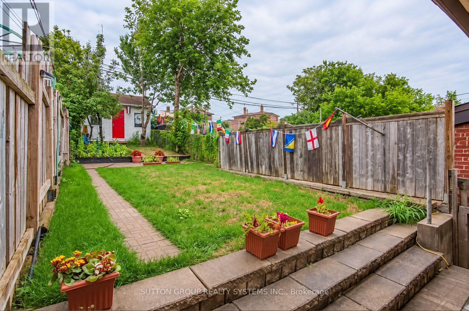2094 Dufferin Street, Toronto, Ontario  M6E 3R7 - Photo 8 - W13777186