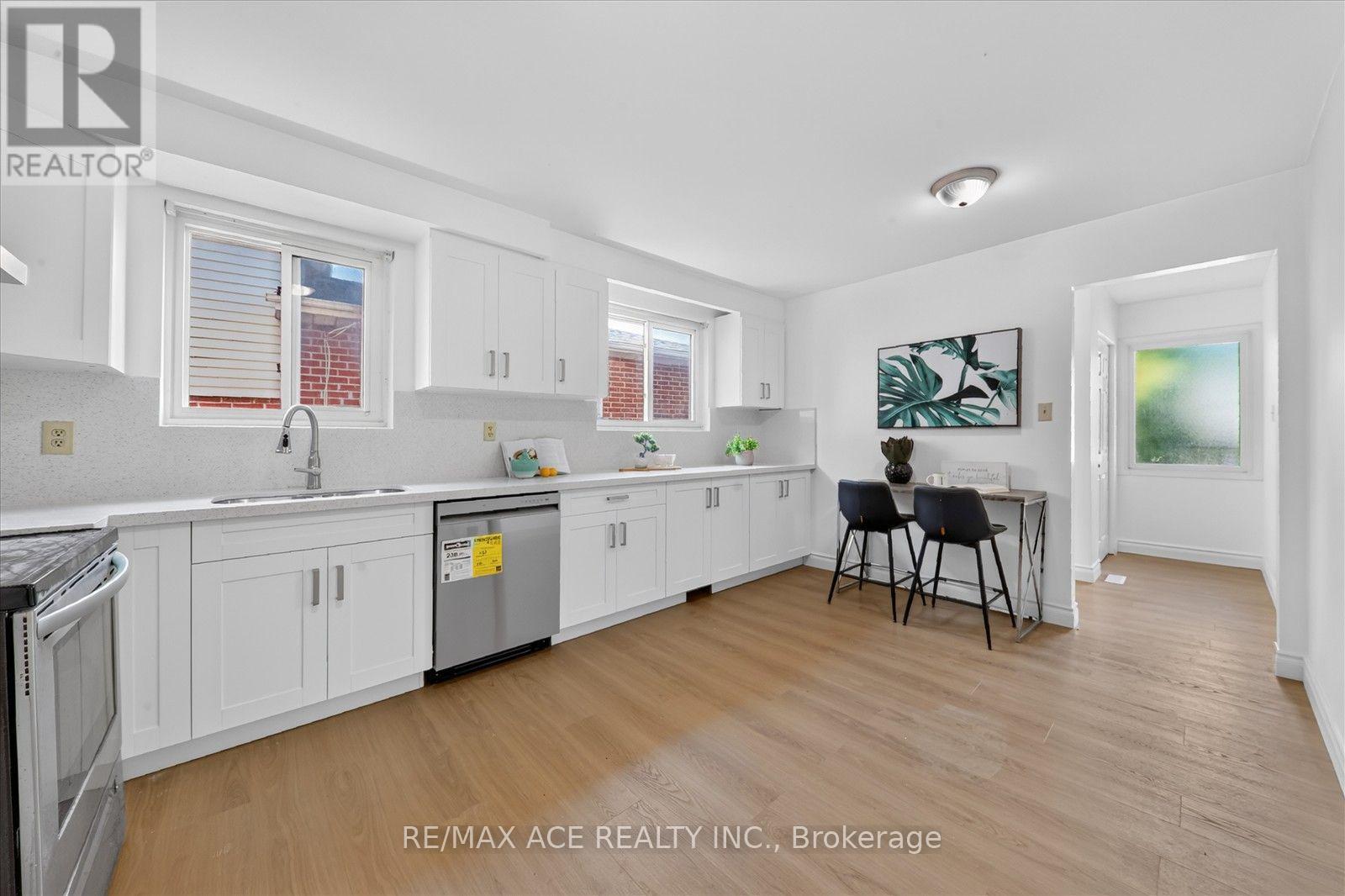 2330 Glastonbury Road S, Burlington, Ontario  L7P 3Y3 - Photo 13 - W13777190