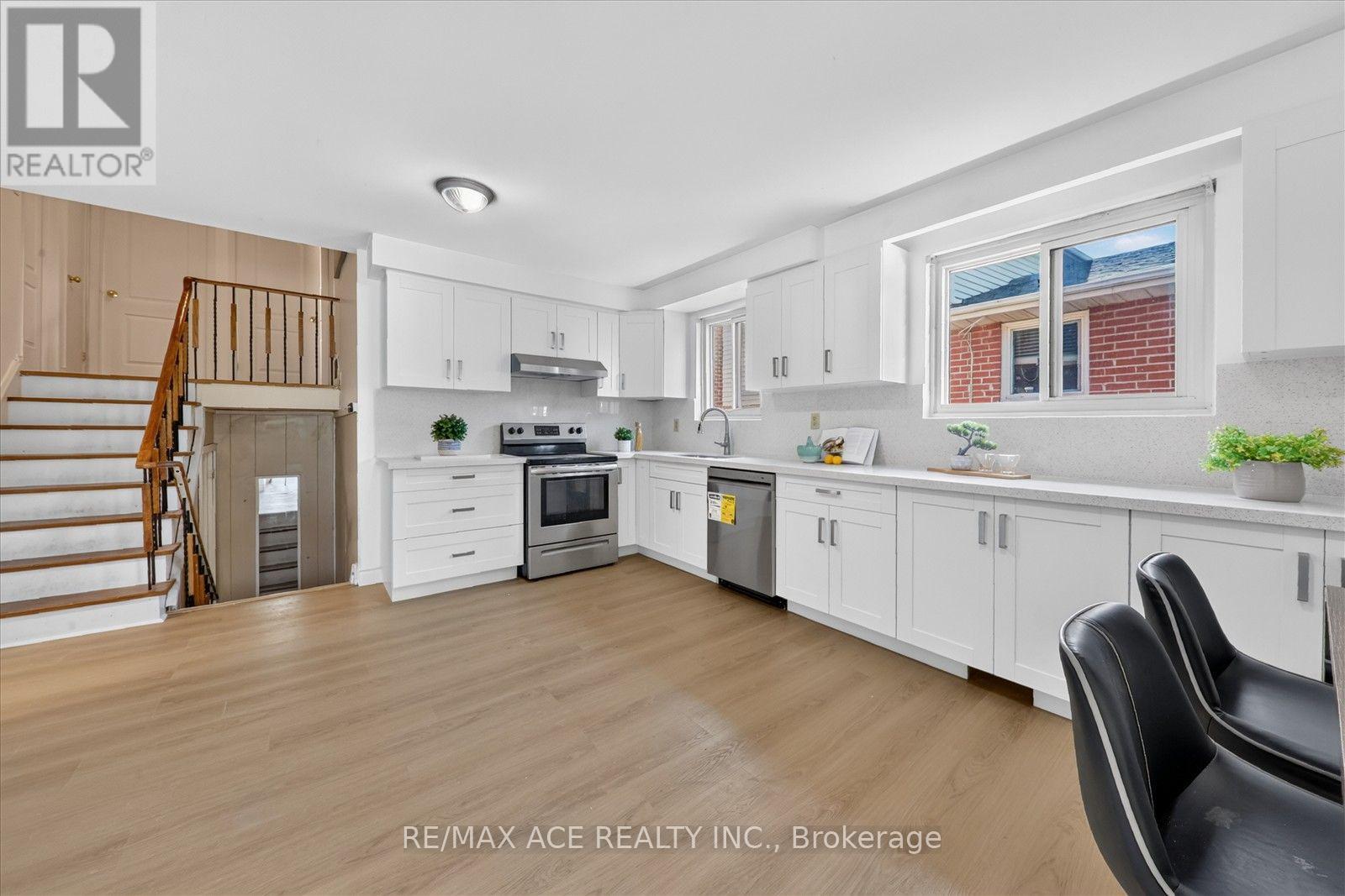 2330 Glastonbury Road S, Burlington, Ontario  L7P 3Y3 - Photo 14 - W13777190