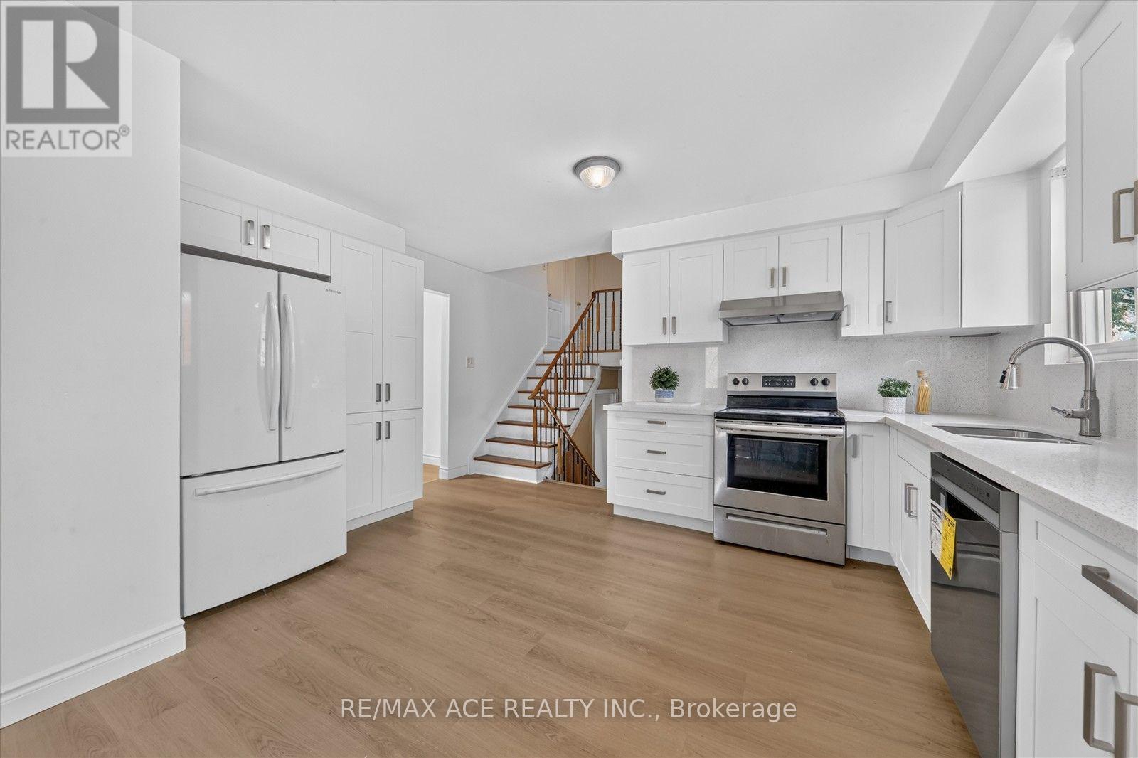 2330 Glastonbury Road S, Burlington, Ontario  L7P 3Y3 - Photo 16 - W13777190