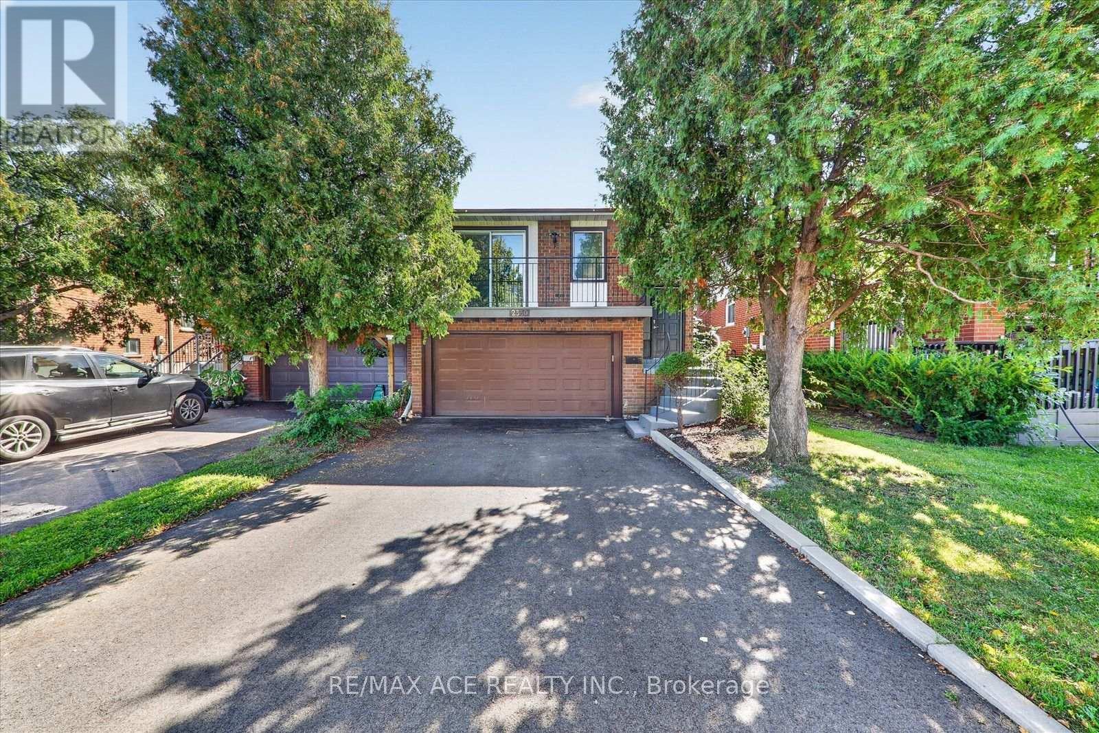 2330 Glastonbury Road S, Burlington, Ontario  L7P 3Y3 - Photo 2 - W13777190