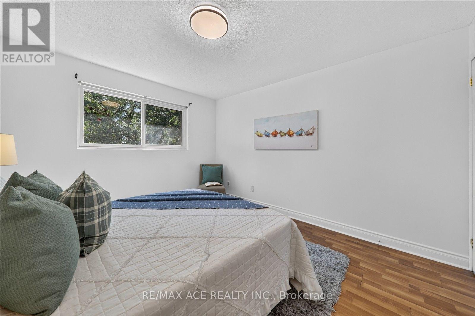 2330 Glastonbury Road S, Burlington, Ontario  L7P 3Y3 - Photo 20 - W13777190