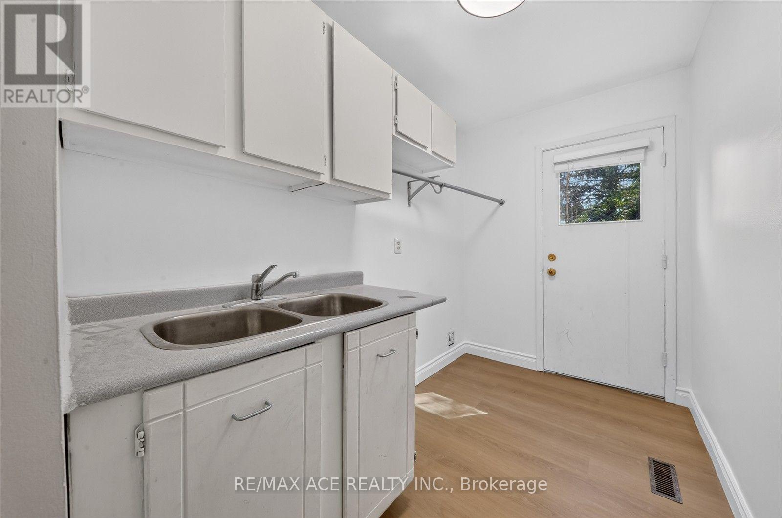 2330 Glastonbury Road S, Burlington, Ontario  L7P 3Y3 - Photo 27 - W13777190
