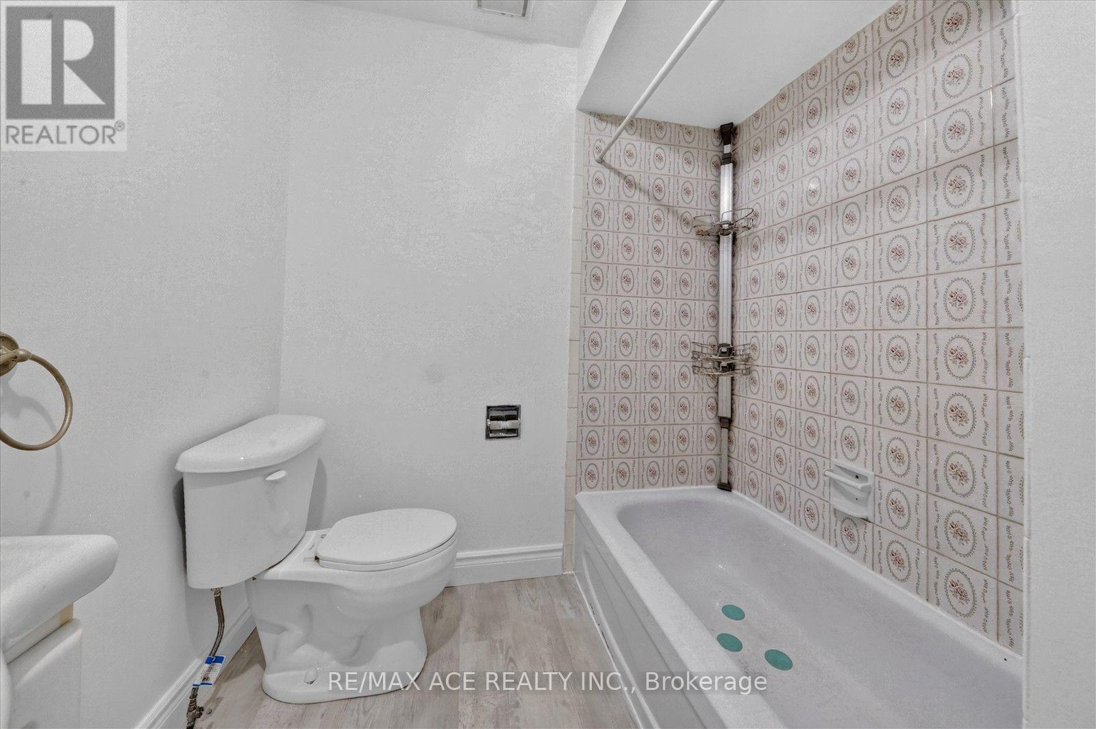 2330 Glastonbury Road S, Burlington, Ontario  L7P 3Y3 - Photo 29 - W13777190