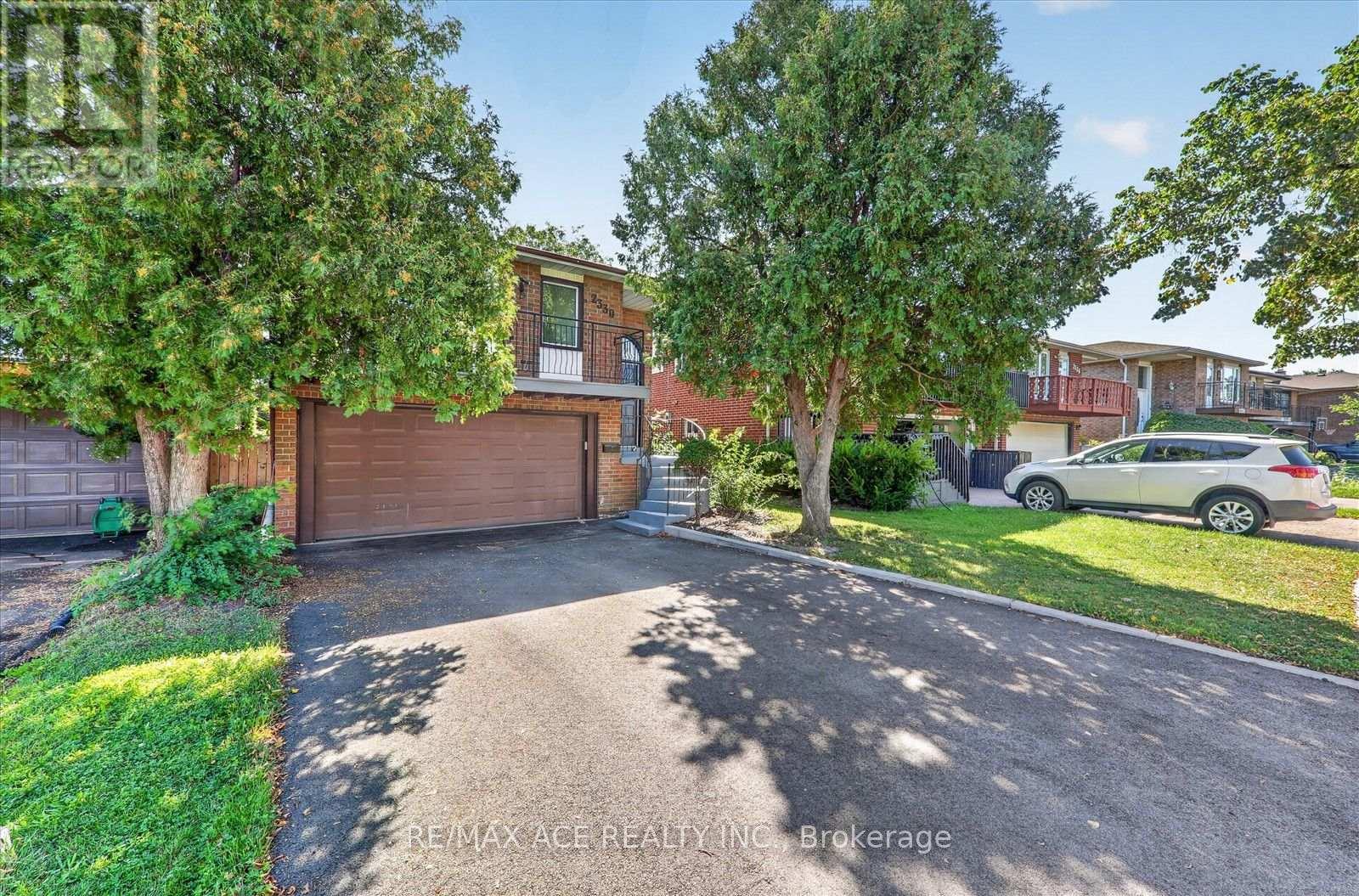 2330 Glastonbury Road S, Burlington, Ontario  L7P 3Y3 - Photo 3 - W13777190