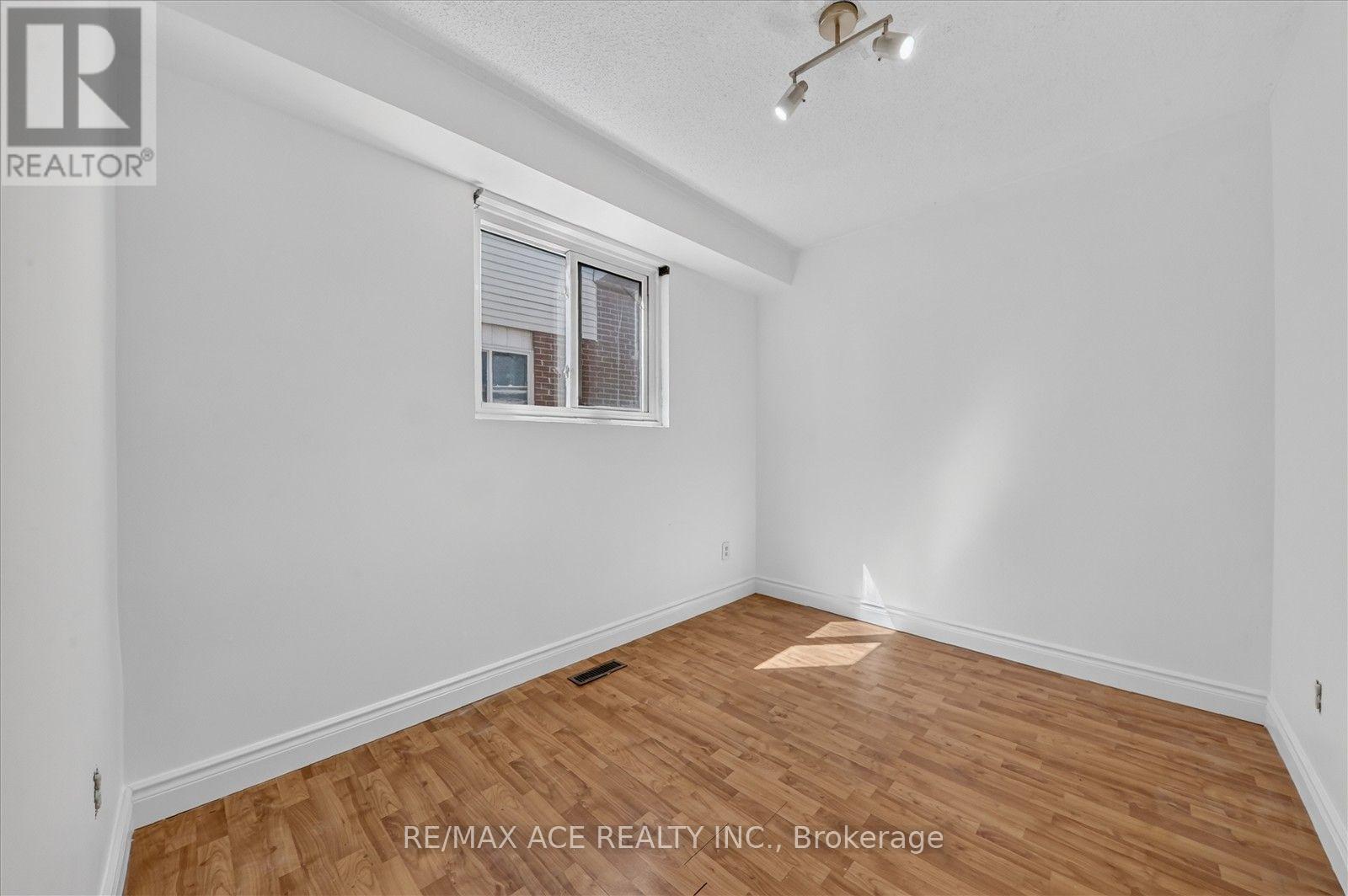 2330 Glastonbury Road S, Burlington, Ontario  L7P 3Y3 - Photo 33 - W13777190