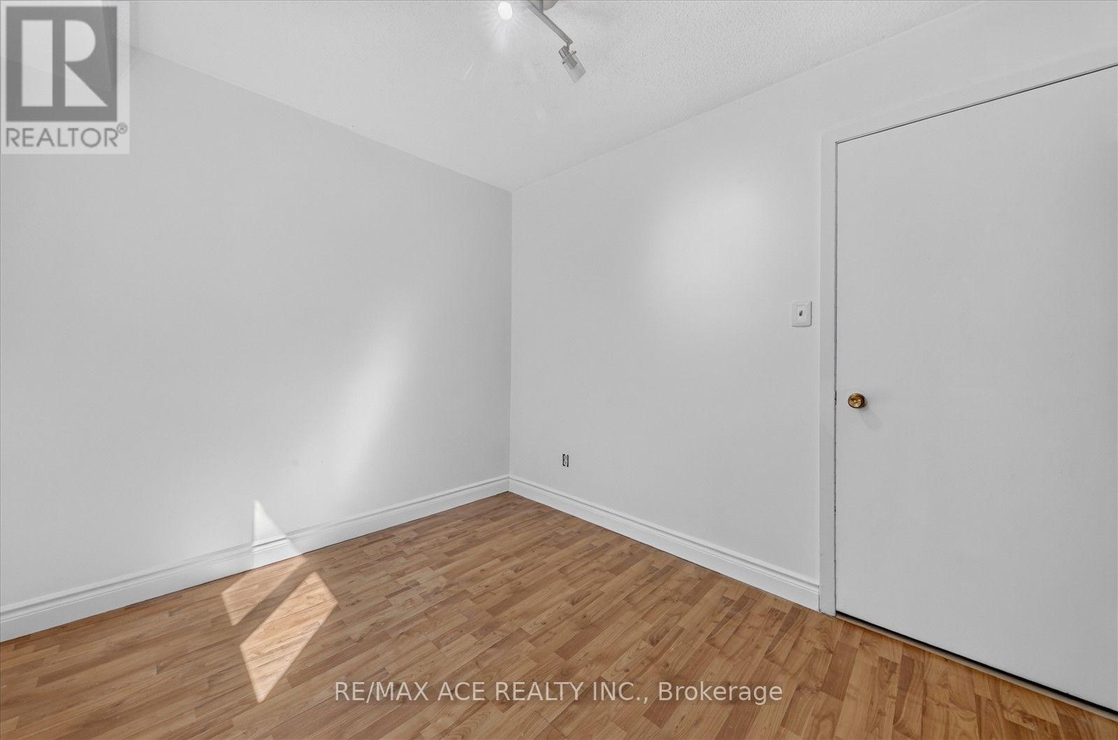 2330 Glastonbury Road S, Burlington, Ontario  L7P 3Y3 - Photo 34 - W13777190