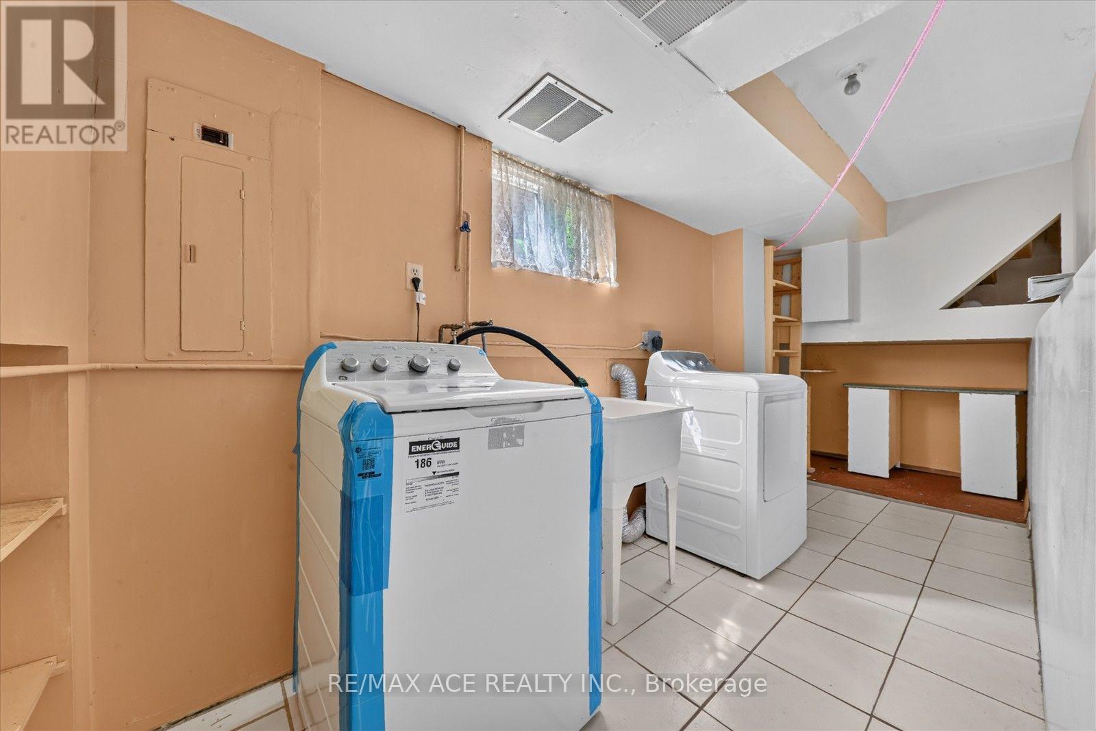 2330 Glastonbury Road S, Burlington, Ontario  L7P 3Y3 - Photo 35 - W13777190