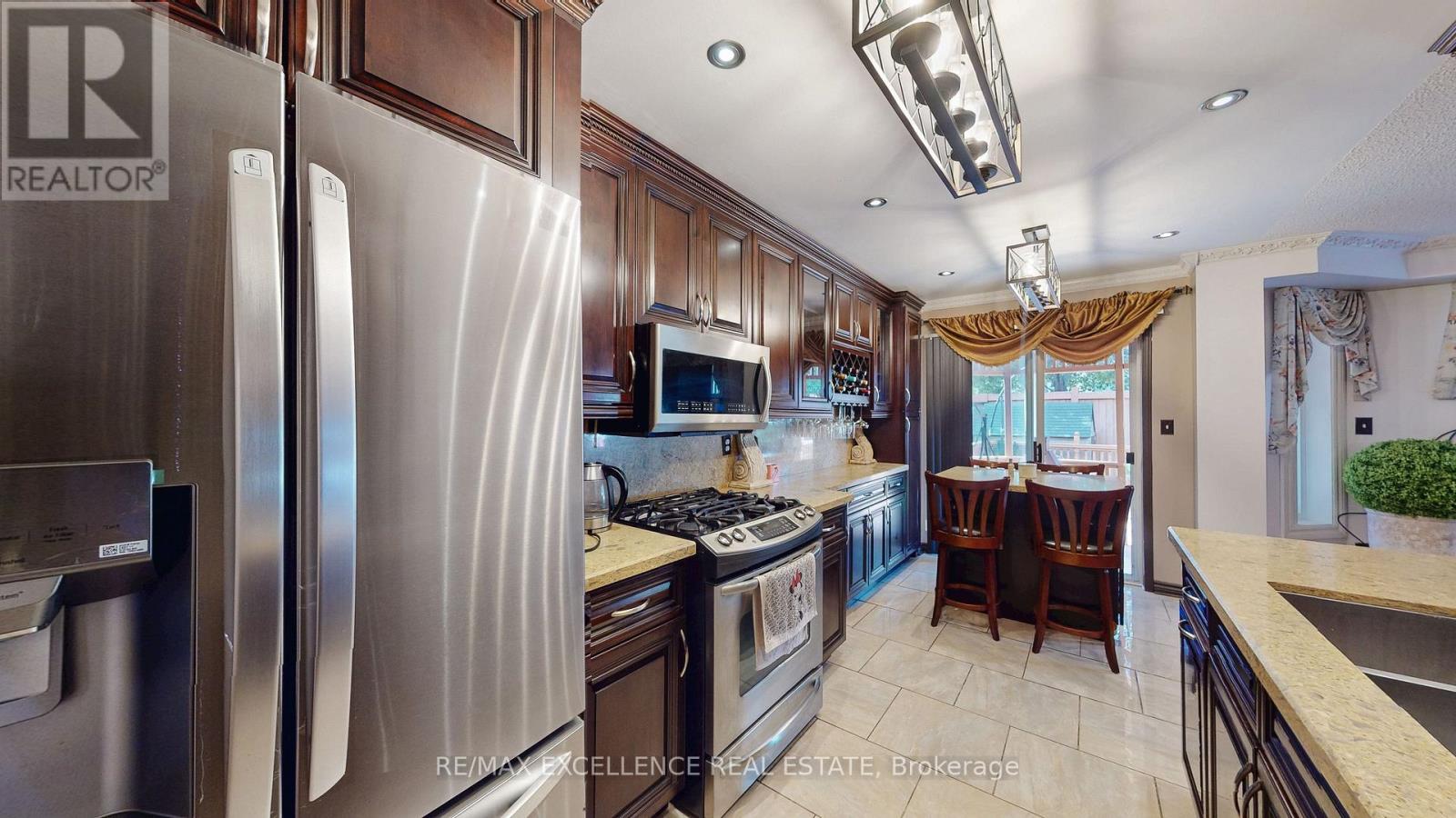 12 Prado Court, Toronto, Ontario  M6B 4L2 - Photo 11 - W13777206