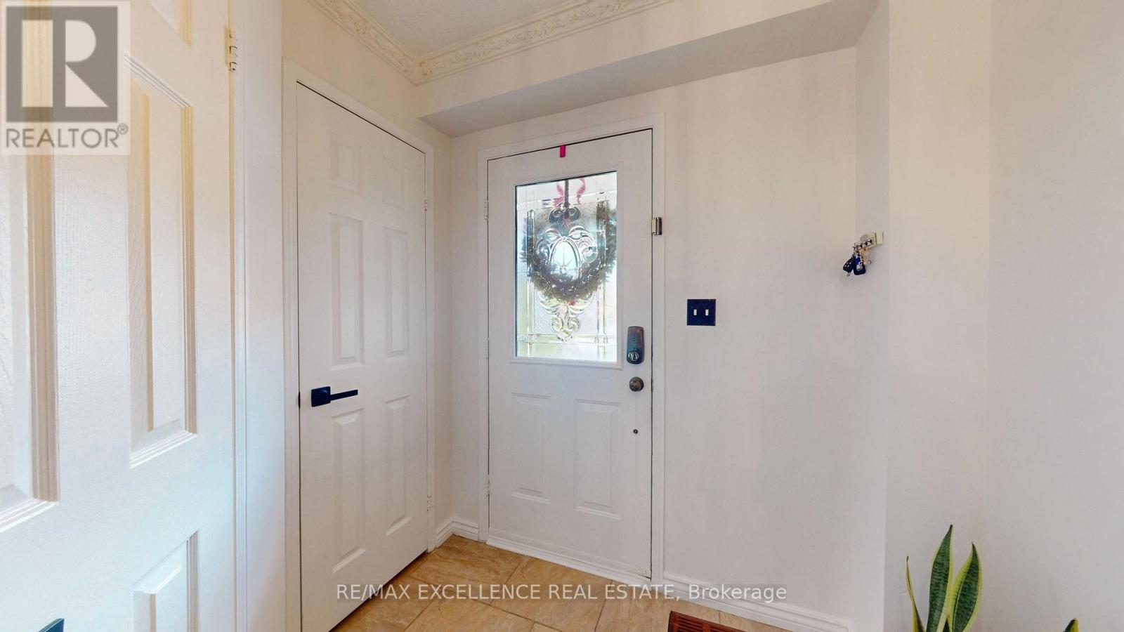 12 Prado Court, Toronto, Ontario  M6B 4L2 - Photo 4 - W13777206