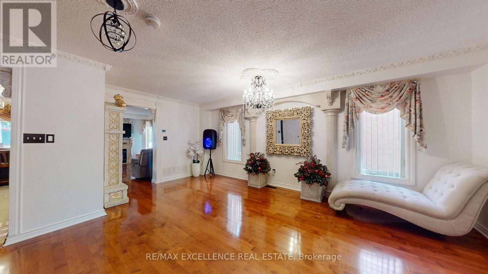 12 Prado Court, Toronto, Ontario  M6B 4L2 - Photo 6 - W13777206
