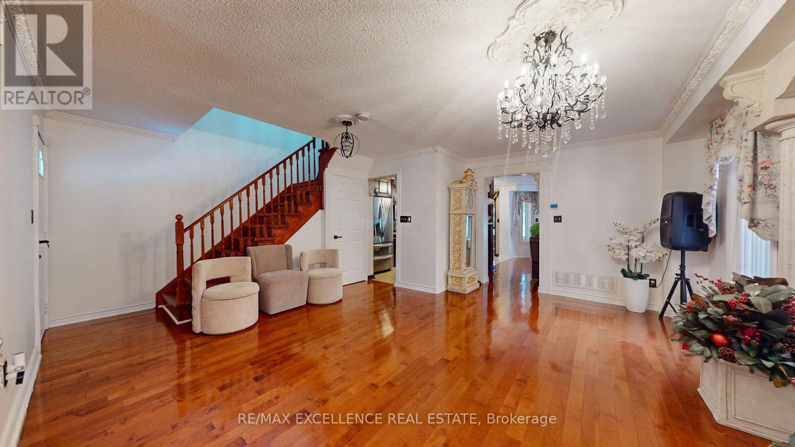 12 Prado Court, Toronto, Ontario  M6B 4L2 - Photo 7 - W13777206