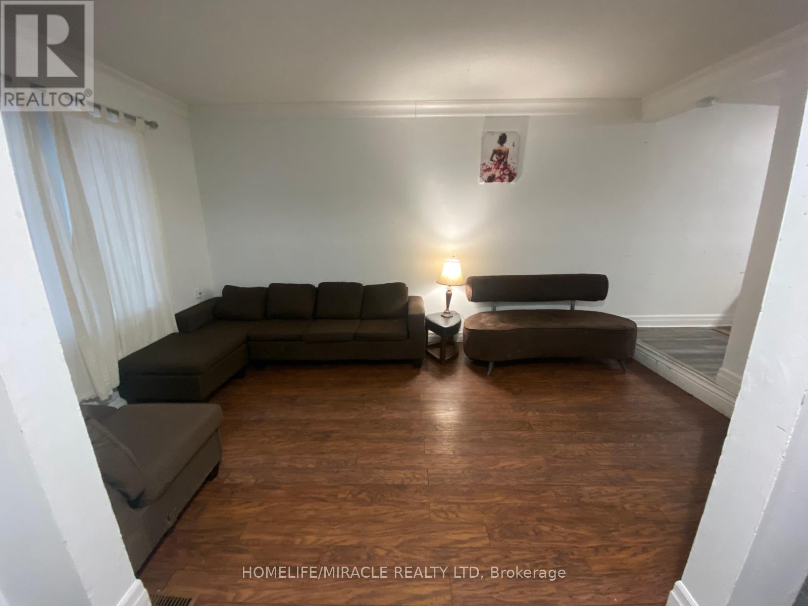 127 Fanshawe Drive, Brampton, Ontario  L6Z 1A8 - Photo 2 - W13777212