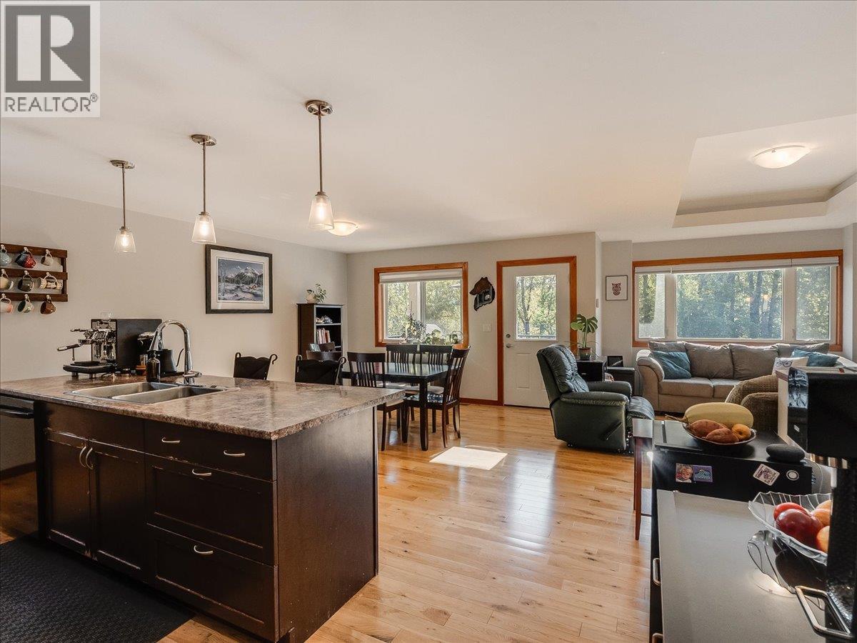 800a Redstone Drive, Rossland, British Columbia  V0G 1Y0 - Photo 11 - 10400629